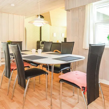 Holiday home Stunning In Blvand With Wifi
