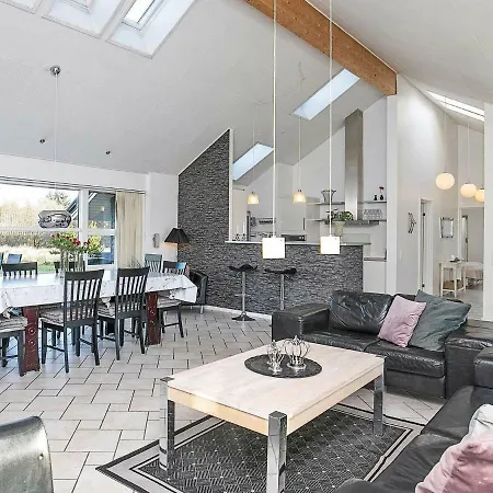 Holiday home Stunning In Blvand With Wifi