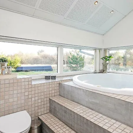 Holiday home Stunning In Blvand With Wifi